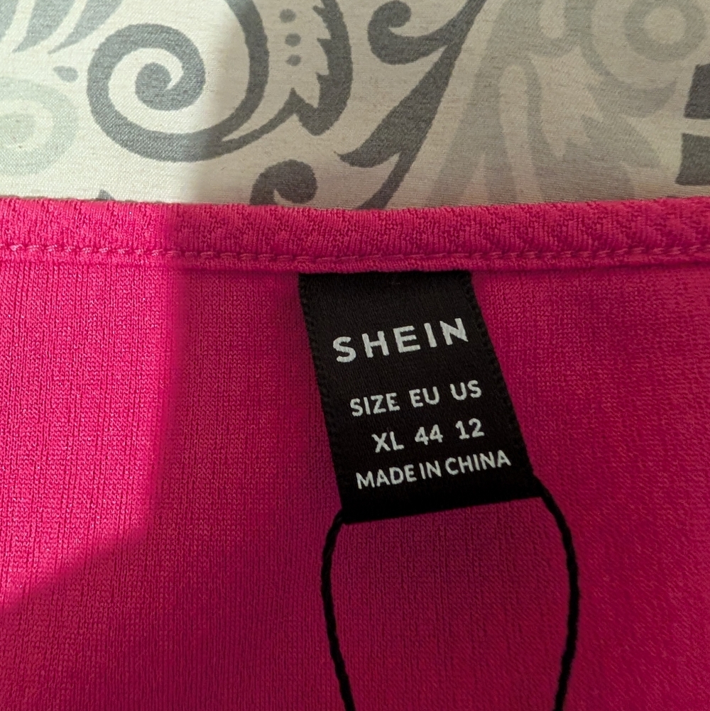 SHEIN Asymmetrical Top - Picture 3 of 4